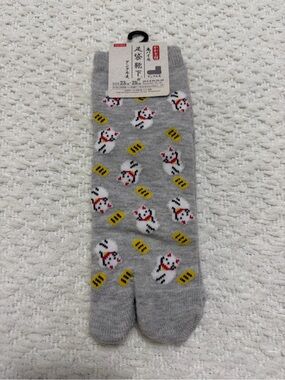Daiso Maneki Neko Lucky Cat Split Toe Tabi Socks Japan Women